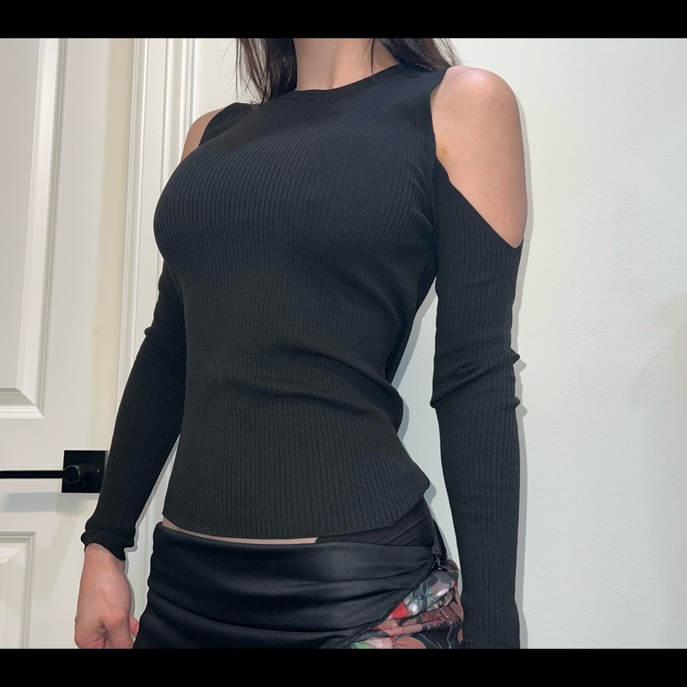 Cut out long sleeve